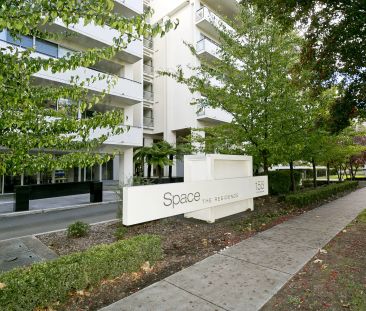 Modern 2-Bedroom Apartment in the Heart of Braddon - Photo 3