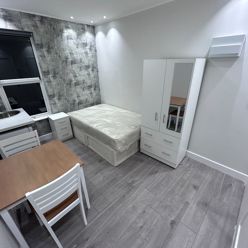 Studio Flat, Amhurst Road, E8 - Photo 1