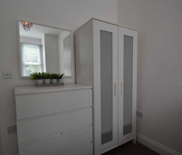 Room 6, Portland Avenue, Southend On Sea - Photo 2