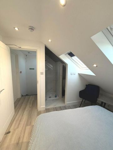 4 bedroom semi-detached house to rent - Photo 5