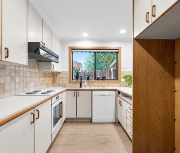 Quiet & Convenient Living in the Heart of Ashwood - Photo 3