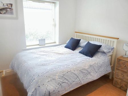 2 bedroom terraced house to rent - Photo 4