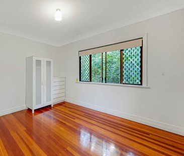 Charming Queenslander Living in the Heart of Stafford - Photo 5