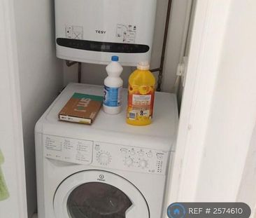 1 bedroom in a flat share to rent - Photo 6