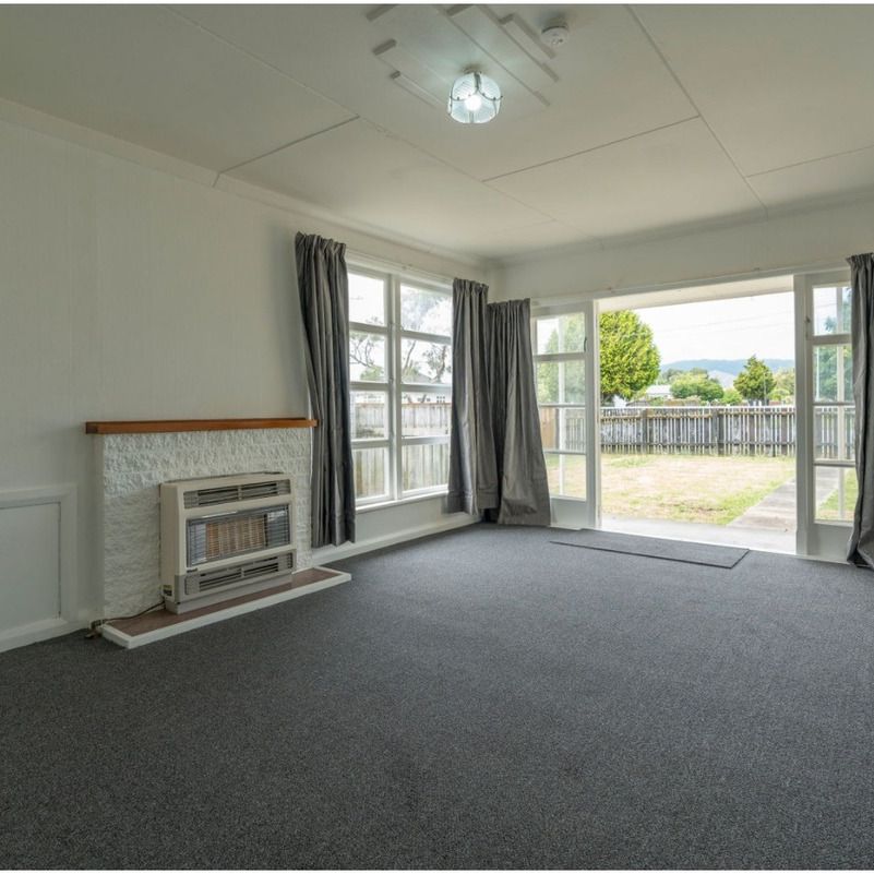 Great 3 bedroom home on Queenwood - Photo 1