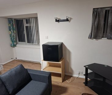 Room in a Shared Flat, Pine Rd, NW2 - Photo 6