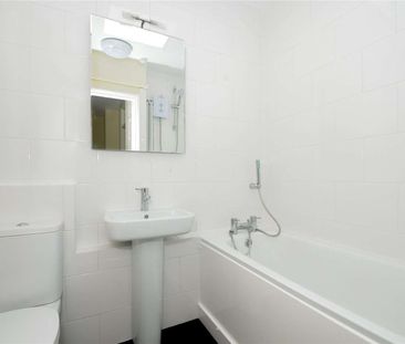 First floor maisonette set over two floors offering three bedrooms ... - Photo 6