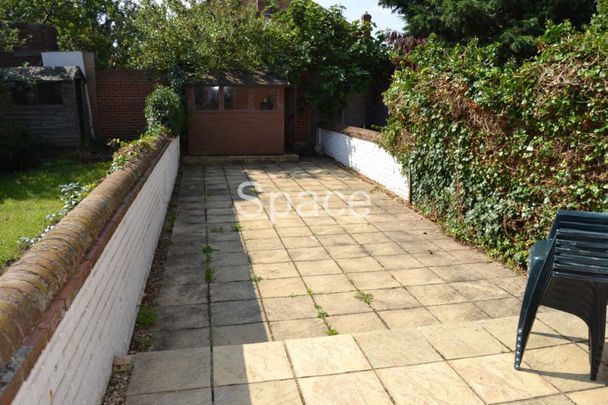 Swainstone Road, Reading, Berkshire, RG2 0DX - Room 3 - Photo 1