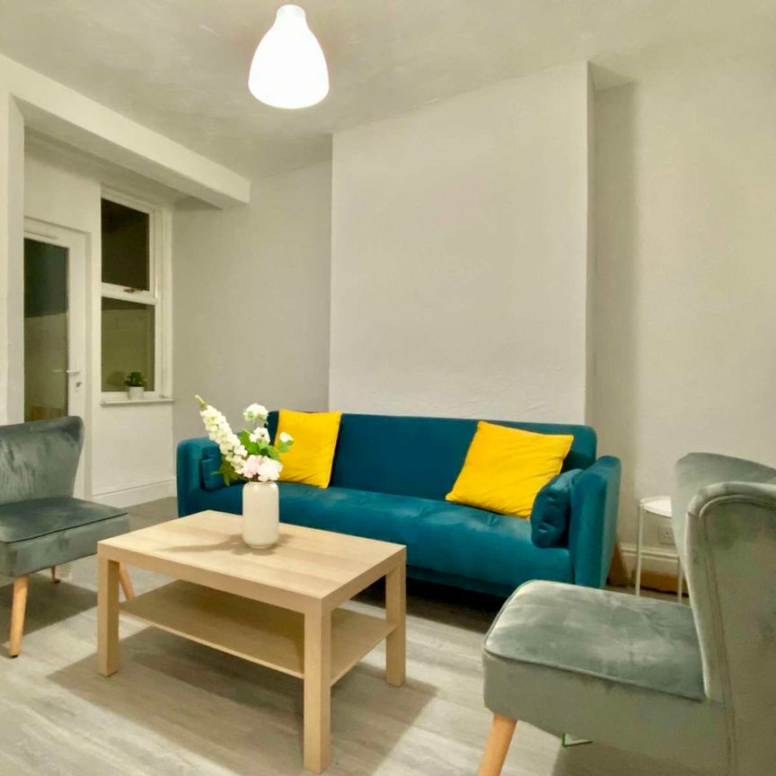 Whitworth Road Room 1 - Photo 2