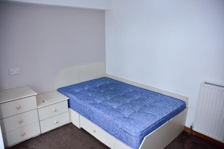 4 bedroom flat to rent - Photo 3