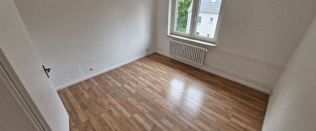 Renovierte 3-Zimmer-Wohnung mit EBK und Balkon // Gerberstraße, Elmshorn - Foto 1