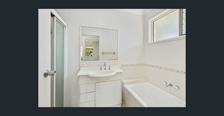 Comfortable, Low-Maintenance Living in Burleigh Waters Location - Photo 4