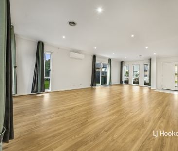 74 Vaucluse Boulevard, Point Cook VIC, Belconnen - Photo 1