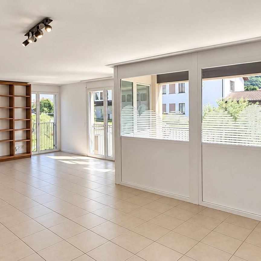 Appartamento luminoso con bella terrazza in zona comoda e strategica - Foto 1