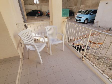 13014 - T1 MEUBLE au RDC avec balcon et parking - Photo 5