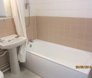 2 Bedroom Flat - Photo 2