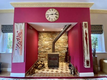 4 bedroom detached house to rent - Photo 3