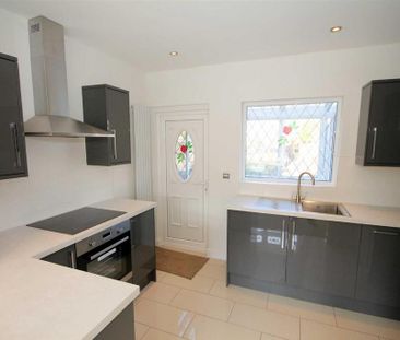 3 bedroom private hall to rent - Photo 5
