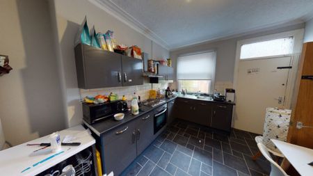 59 Headingley Avenue, Leeds, LS6 3ER - Photo 4