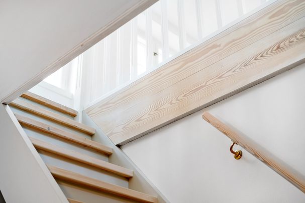 Spændende lejlighed i to plan i imponerende ejendom - Photo 1