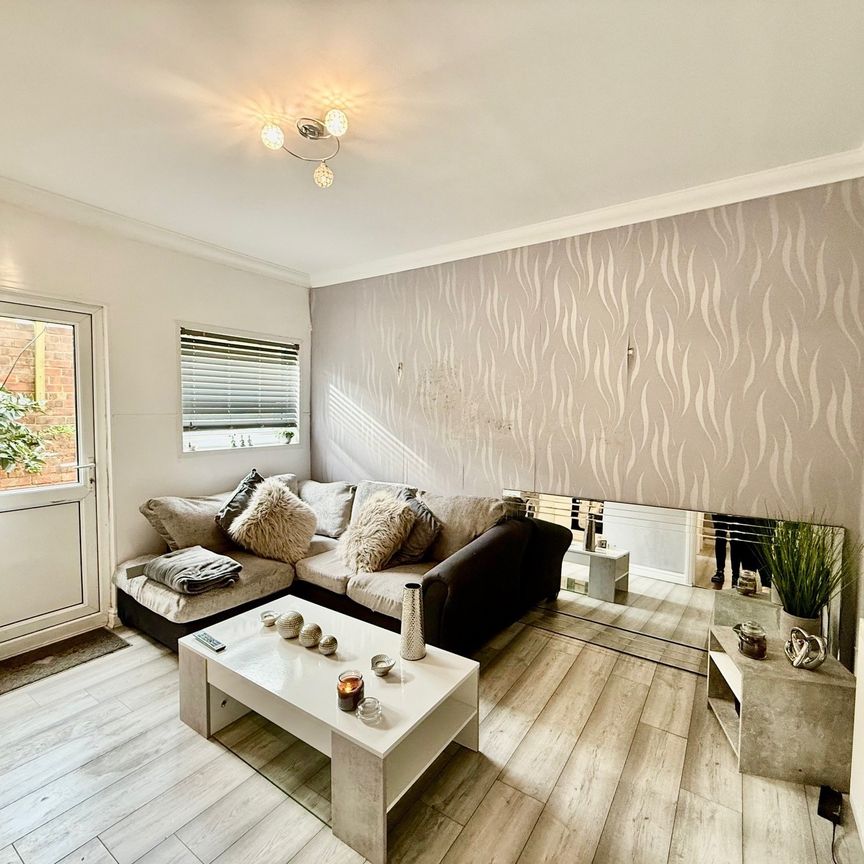 Alhambra Road, Southsea - Photo 1