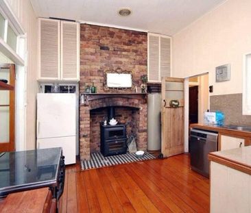 Perfectly Presented, Priced & Positioned - Rent Includes water, pow... - Photo 5