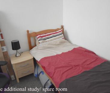 3 bedroom semi-detached house to rent - Photo 5