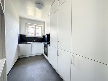 Appartement rénové de 3 pièces au 6ème étage - Photo 4