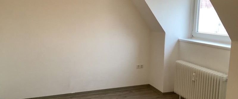 Zuhause fühlen: niedliche 2,5-Zimmer-Dachgeschoss-Wohnung inmitten der Altstadt, sofort anmietbar! - Photo 1