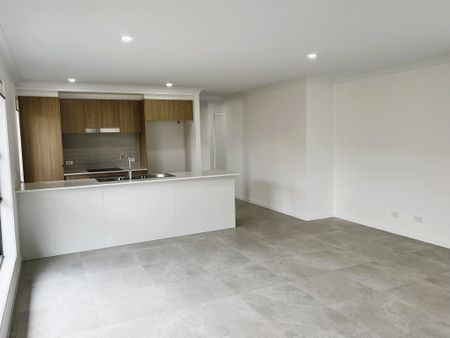 20 Flame Tree Road, Cotswold Hills QLD 4350 - House For Rent | Domain - Photo 5