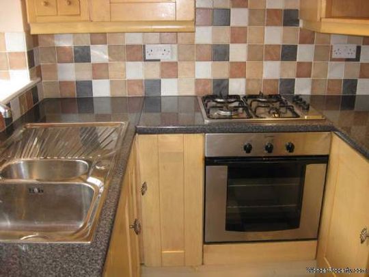 2 bedroom property to rent in Cleckheaton - Photo 1