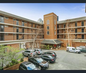 CHARMING CARLTON APARTMENT OPPOSITE CARLTON GARDENS - Photo 2