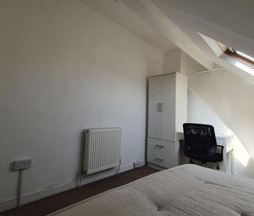 5 bedroom flat to rent - Photo 4