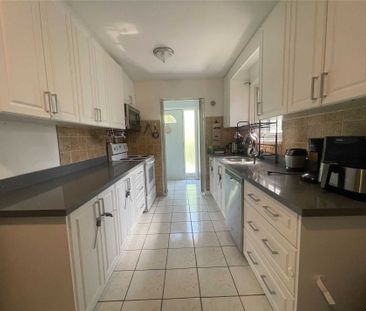 For Lease - 4 O'henry Grove Unit# main floor, Toronto, Ontario - Photo 6