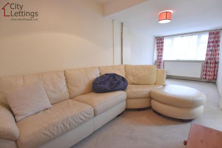 3 bedroom end of terrace house to rent - Photo 2