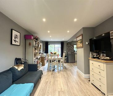 3 Bedroom House - Mid Terrace To Let - Photo 1