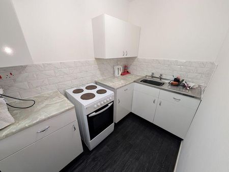 Studio to rent - Photo 2