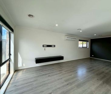 Beautiful Family Home in Mickleham - Photo 2