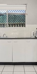 Convenient 2 Bedroom Unit in Queanbeyan - Photo 4