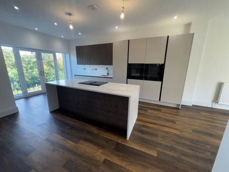 4 bedroom semi-detached house to rent - Photo 5