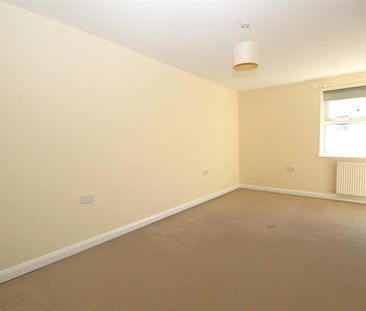 West Wycombe Road, High Wycombe - Photo 1