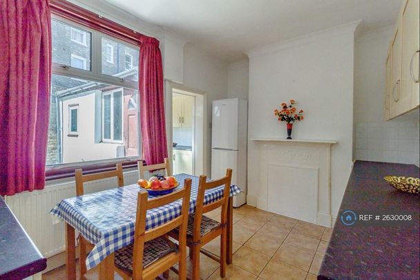 4 bedroom terraced house to rent - Photo 1