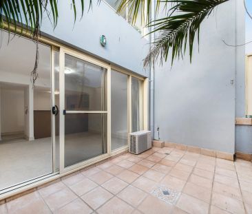 Beautiful courtyard apartment in the heart of Crows Nest - Photo 2