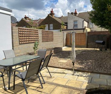 Fantastic HouseShare Close to Watford Centre Yardbird - Photo 3