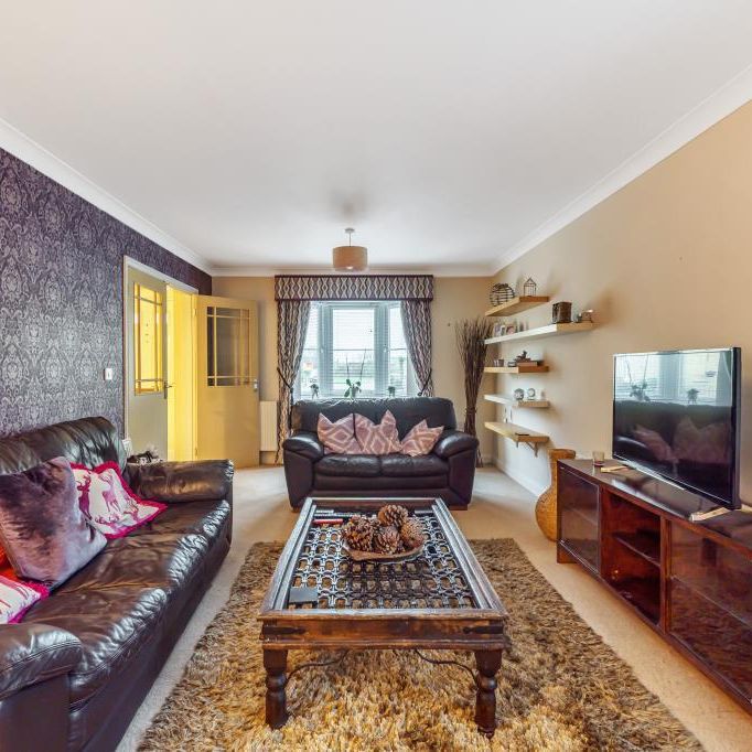 4 bedroom link detached house to rent - Photo 1