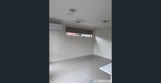 Convenience and location in one pack. - Photo 1