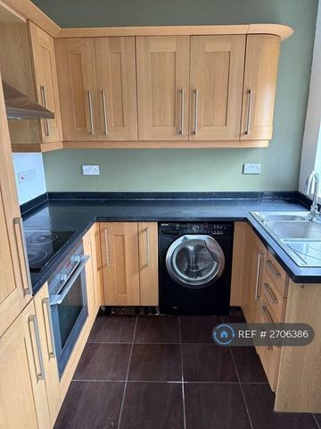 2 bedroom flat to rent - Photo 3