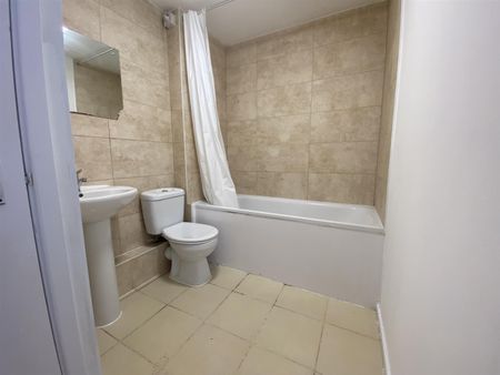 2 bed flat to rent in Springwood Crescent, Edgware, HA8 - Photo 5