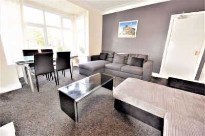 6 bedroom Flat in Estcourt Avenue, Leeds - Photo 2