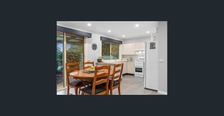 Great family home in perfect central location ! no car required !! - Photo 3